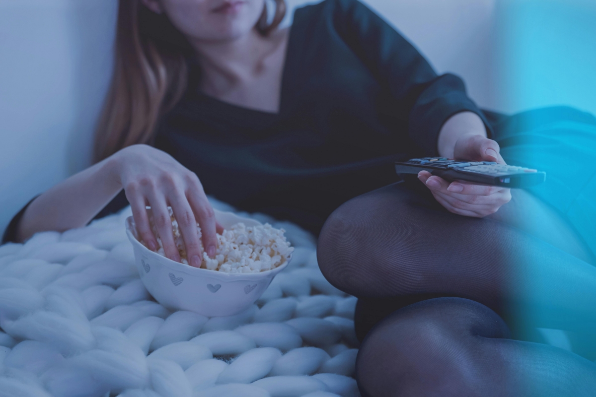 Troubles to disengage from screen media contribute to bedtime procrastination