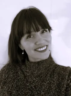 Dr. Avelina Lovis Schmidt